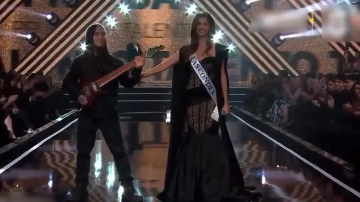 Chile-Sch-nheitsk-nigin-Ignacia-Fern-ndez-ist-Metal-S-ngerin-und-berrascht-das-Publikum-bei-ihrem-Auftritt