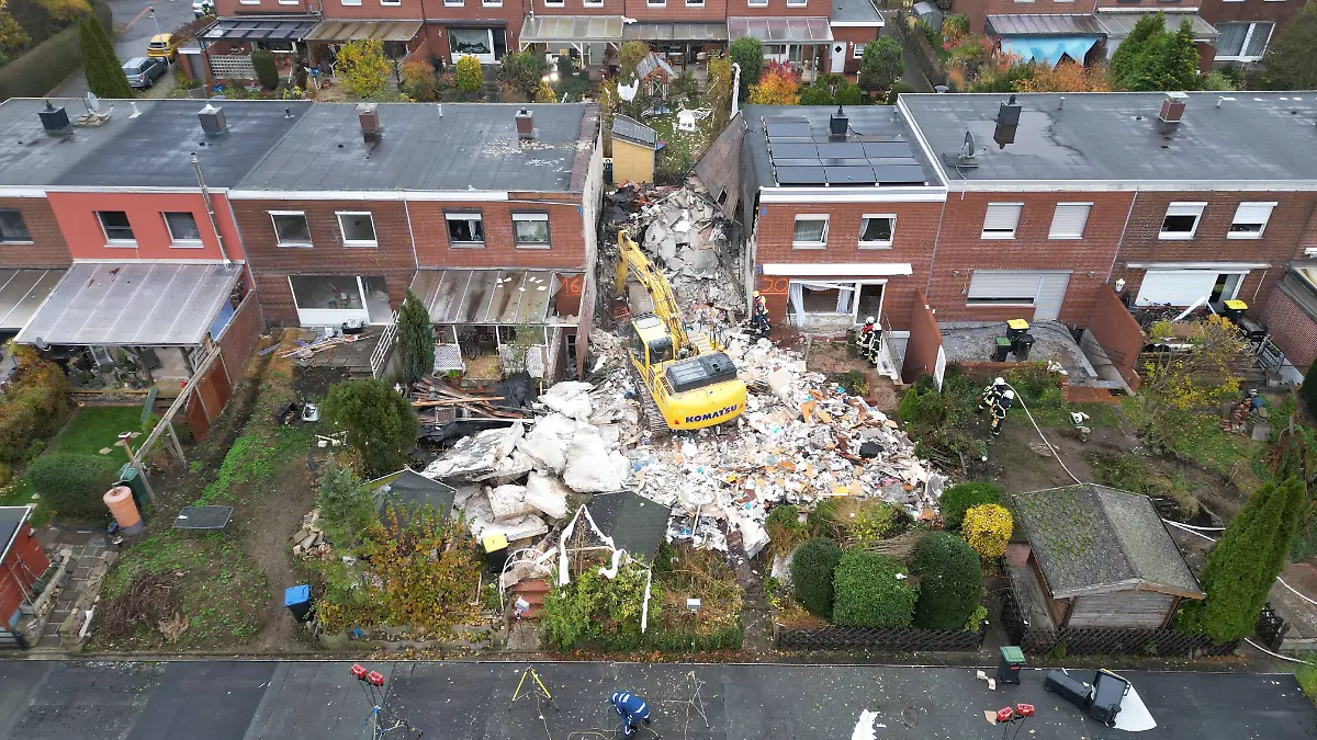 Explosion in einem Reihenhaus - 83-jähriger in den Trümmern verschüttet