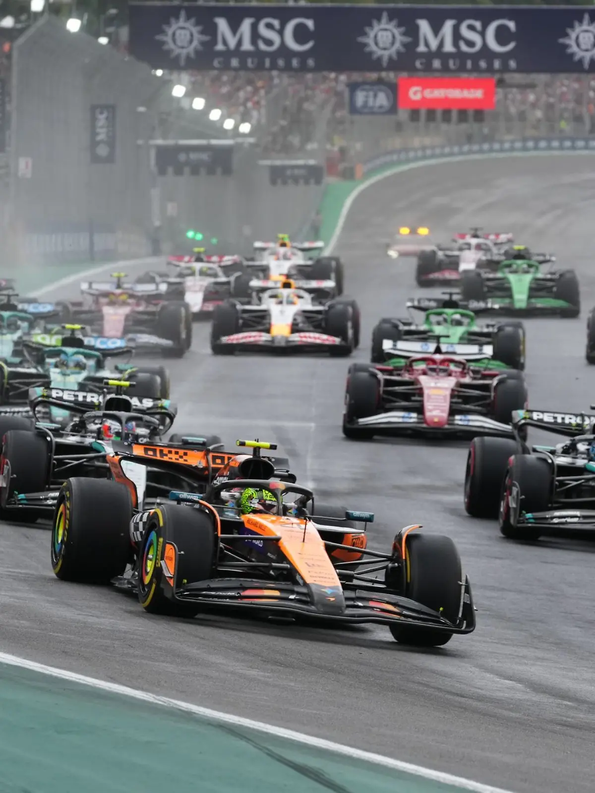 Bild zu: "Verstappen verpatzt Quali – Norris baut WM-Führung aus"