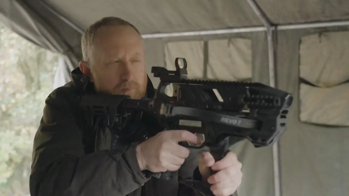 Zombies hätten gegen IHN keine Chance! So bereitet sich Leigh auf die Apokalypse vor Gegen jeden Notfall gewappnet