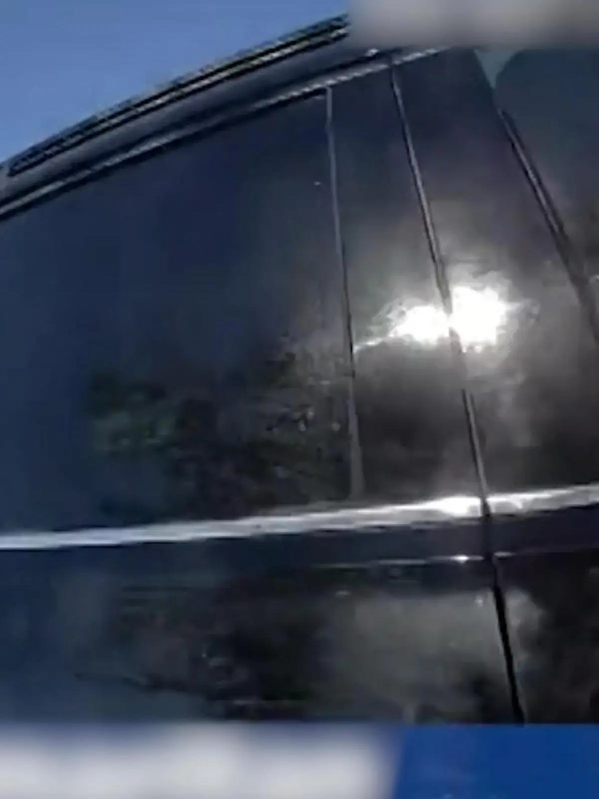 Bild zu: "Dreifach-Mama (46) beobachtet Polizei bei Verfolgungsjagd – und ist plötzlich mittendrin!"