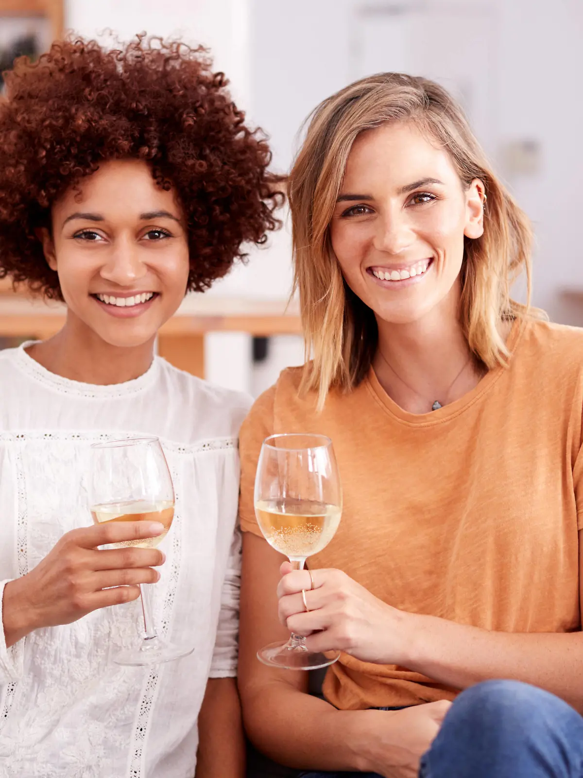  entspannt,freundinnen,weintrinken *** relaxed,friends mmq-xhe,model released, Symbolfoto