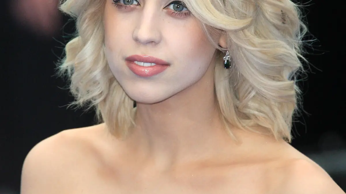 ****File Photo*** PEACHES GELDOF DEAD AT 25Rocker BOB GELDOF and PAULA YATES' daughter PEACHES GELDOF has died at the age of 25.  Police were called to an address in Kent, England on Monday afternoon (07Apr14) to investigate concerns about the resident's welfare and the woman was later pronounced dead by paramedics.  BBC News reports the victim has since been identified as the British socialite and TV personality.  A Kent Police spokesperson says, 'At this stage, the death is being treated as an unexplained and sudden.' (MT/WNWCCB/KL)**Peaches GeldofPrometheus World premiere held at the Empire - ArrivalsLondon, England - 31.05.12Featuring: Peaches GeldofWhere: London, United KingdomWhen: 31 May 2012Credit: WENN