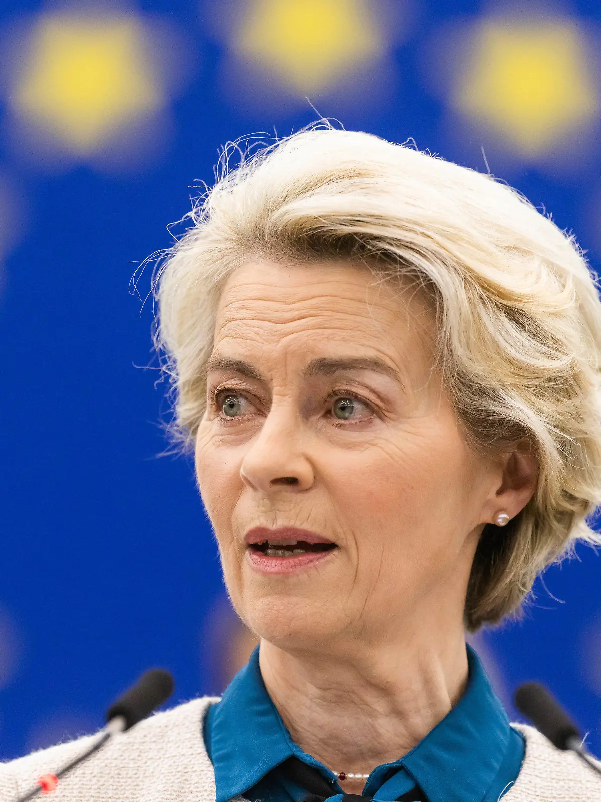 ARCHIV - 18.01.2023, Frankreich, Straßburg: Ursula von der Leyen (CDU), Präsidentin der Europäischen Kommission, steht im Gebäude des Europäischen Parlaments und spricht. (zu dpa «Von der Leyen besucht Katastrophengebiete in Slowenien») Foto: Philipp von Ditfurth/dpa +++ dpa-Bildfunk +++