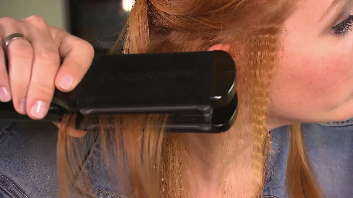 Haare kreppen: So zaubern Sie voluminöse Haare Cooler Stylingtrick für feines Haar