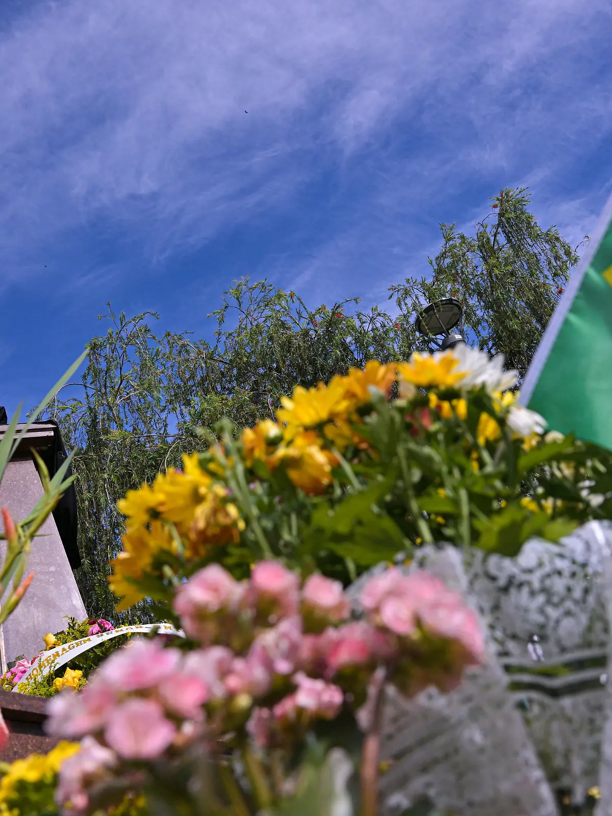 TRES CORACOES, BRAZIL - JANUARY 1: Bouquets and wreath of flowers are seen at the foot of a statue of Pele at Pele Square in his hometown Tres Coracoes, state of Minas Gerais, Brazil, on January 1, 2023 in Tres Coracoes, Brazil. Brazilian football icon Edson Arantes do Nascimento, better known as Pele, died on December 29, 2022 aged 82 after a battle with cancer in Sao Paulo, Brazil. The three-time World Cup champion with Brazil is considered one of the greatest football legends of all time. (Photo by Pedro Vilela/Getty Images)