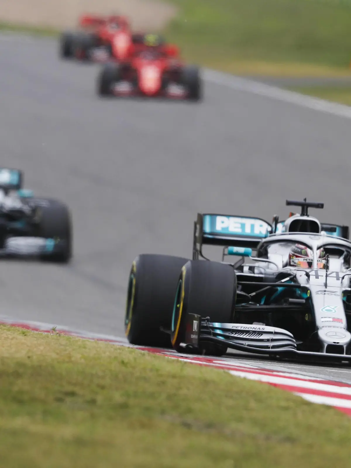 2019 Chinese GP SHANGHAI INTERNATIONAL CIRCUIT, CHINA - APRIL 14: Lewis Hamilton, Mercedes AMG F1 W10 leads Valtteri Bottas, Mercedes AMG W10 during the Chinese GP at Shanghai International Circuit on April 14, 2019 in Shanghai International Circuit, China. (Photo by Steven Tee / LAT Images) Images) PUBLICATIONxINxGERxSUIxAUTxHUNxONLY _1ST7621  