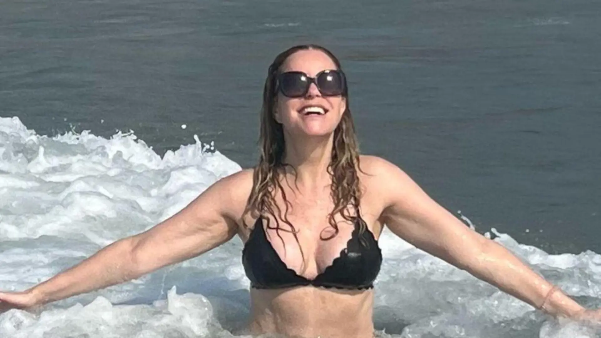 Fans fordern "Playboy" - RTL-Moderatorin Katja Burkard wird für ihre Instagram-Fotos aus dem Urlaub gefeiert.