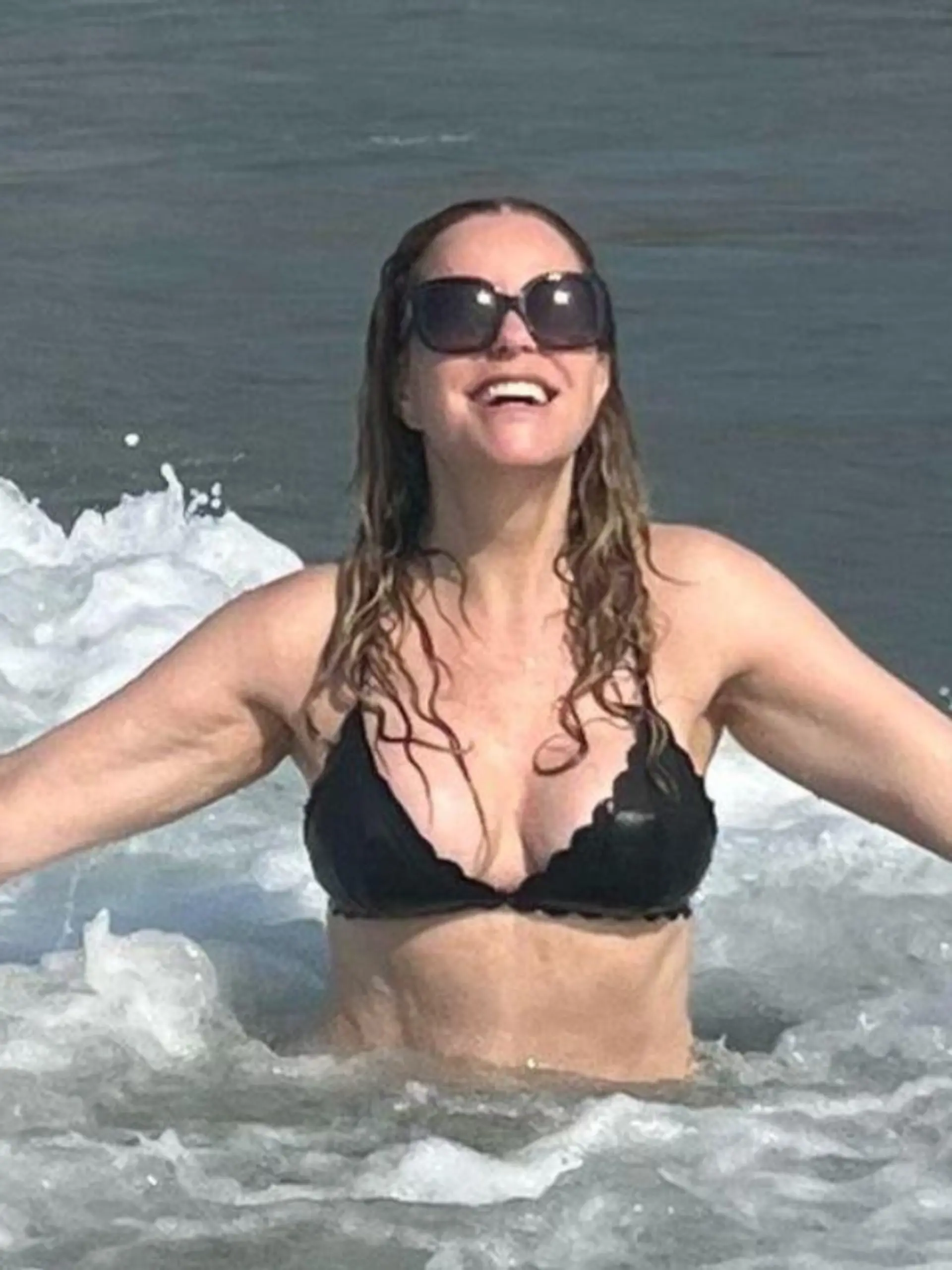 Fans fordern "Playboy" - RTL-Moderatorin Katja Burkard wird für ihre Instagram-Fotos aus dem Urlaub gefeiert.