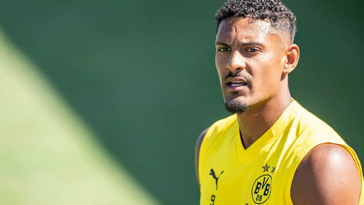 ARCHIV - 17.07.2022, Schweiz, Bad Ragaz: Borussia Dortmunds Sébastien Haller (zu dpa: «Haller-Rückkehr auf den Trainingsplatz womöglich im Januar») Foto: David Inderlied/dpa +++ dpa-Bildfunk +++