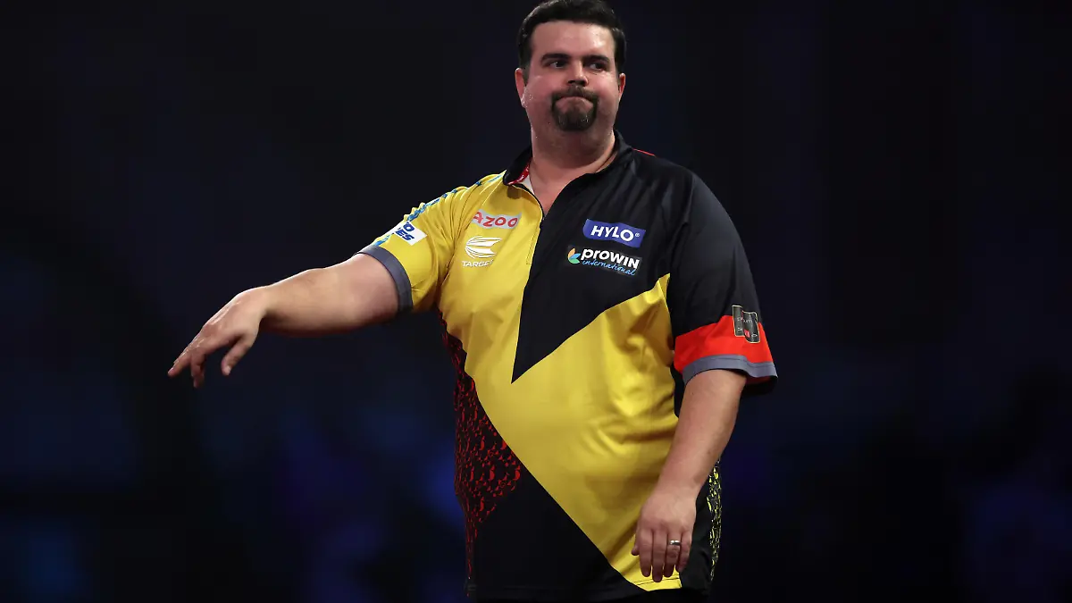LONDON, ENGLAND - JANUARY 02: Gabriel Clemens of Germany reacts during his Semi-Final Match against Michael Smith of England during Day Thirteen of the at Alexandra Palace on January 02, 2023 in London, England. (Photo by Luke Walker/Getty Images)