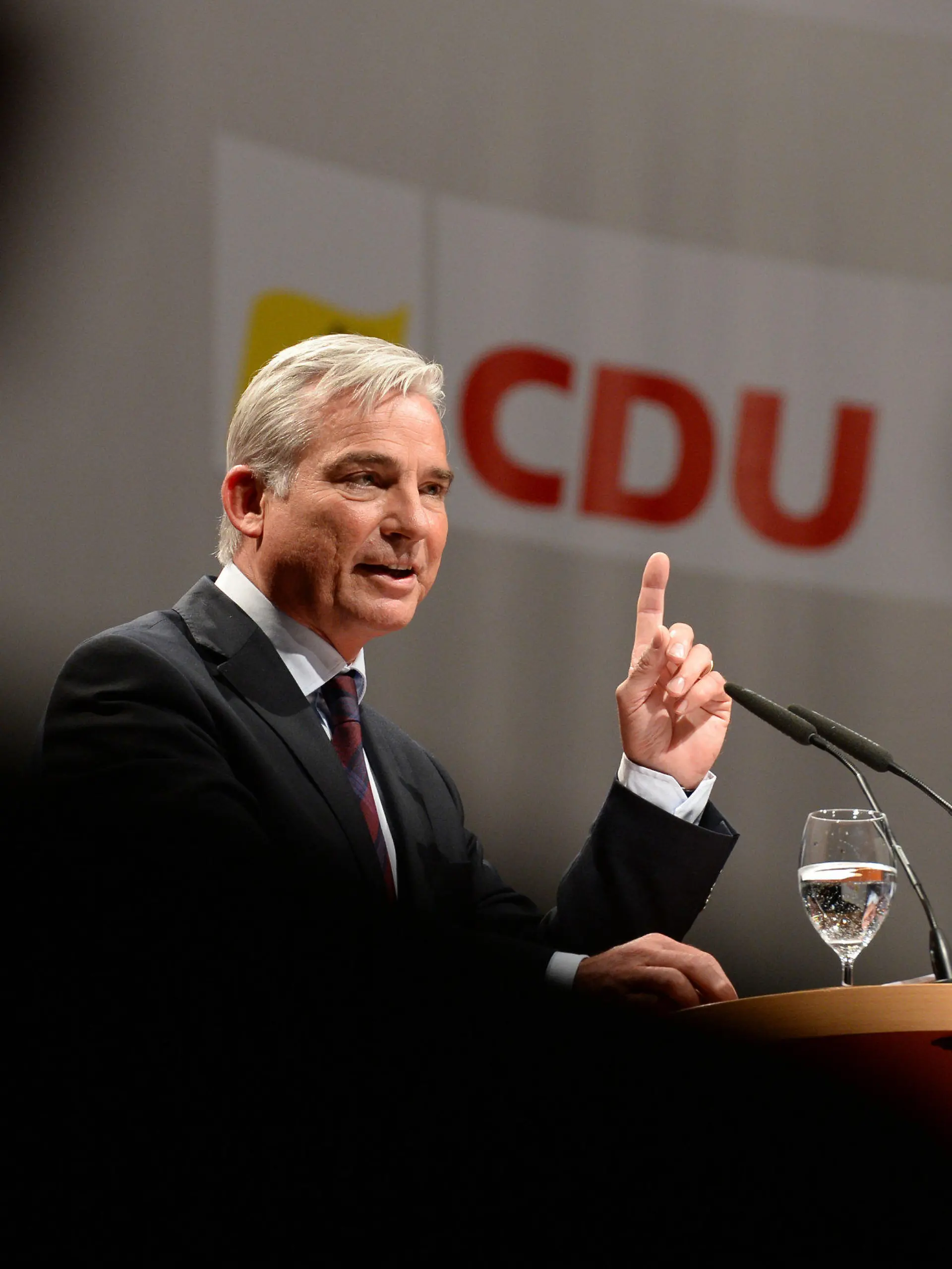 ARCHIV - Der baden-württembergische CDU-Landesvorsitzende Thomas Strobl spricht am 22.03.2014 auf dem Parteitag der CDU in Donaueschingen (Baden-Württemberg). Foto: Patrick Seeger/dpa (zu lsw: «Die Bewerber um die CDU-Spitzenkandidatur» vom 27.05.2014) +++(c) dpa - Bildfunk+++
