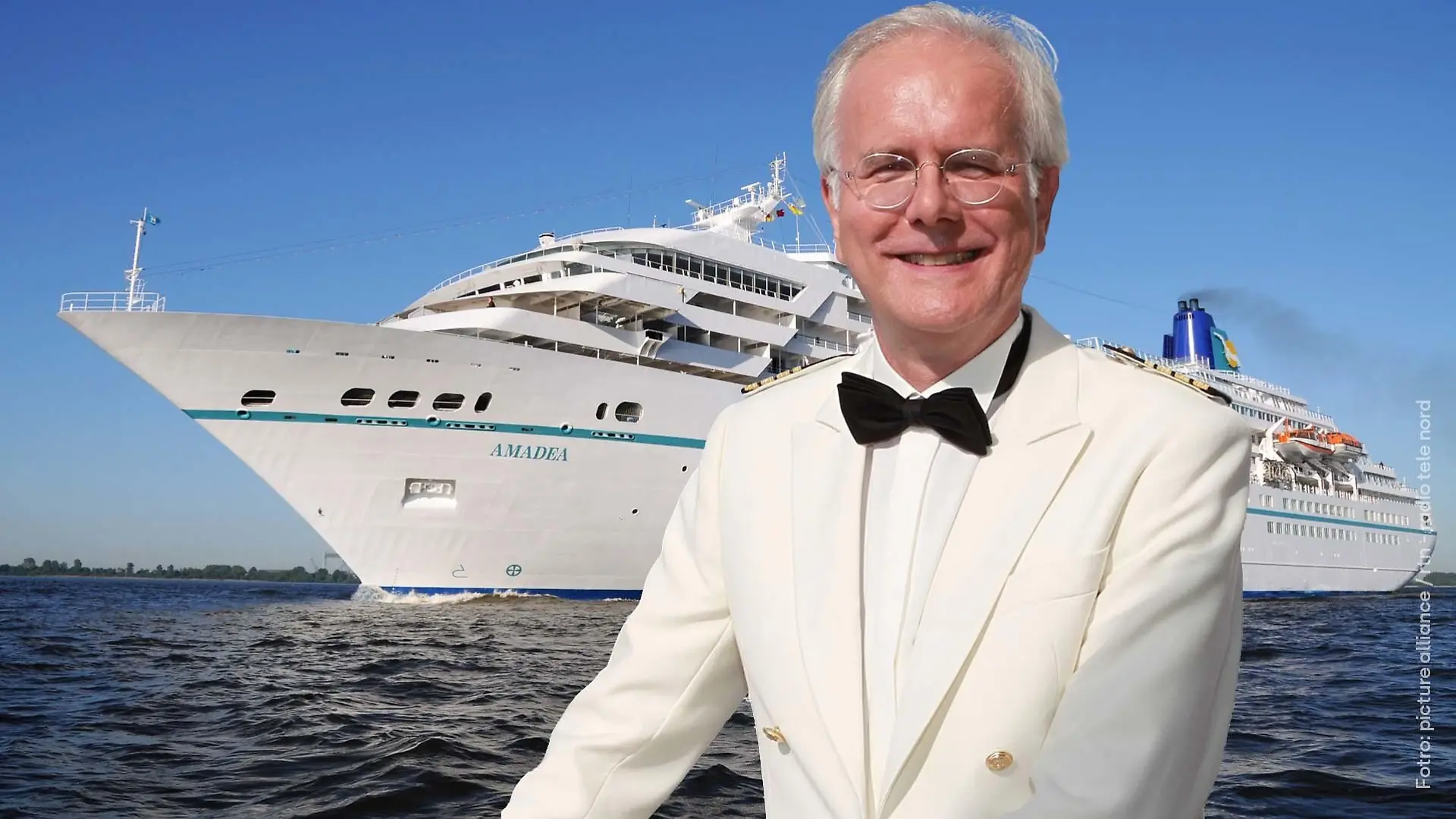 Harald Schmidt spielt im ZDF-Traumschiff den Kreuzfahrtdirektor Oskar Schifferle. Ob der Entertainer künftig noch an Bord der "MS Amadea" darf, hängt von seinem Impfstatus ab.