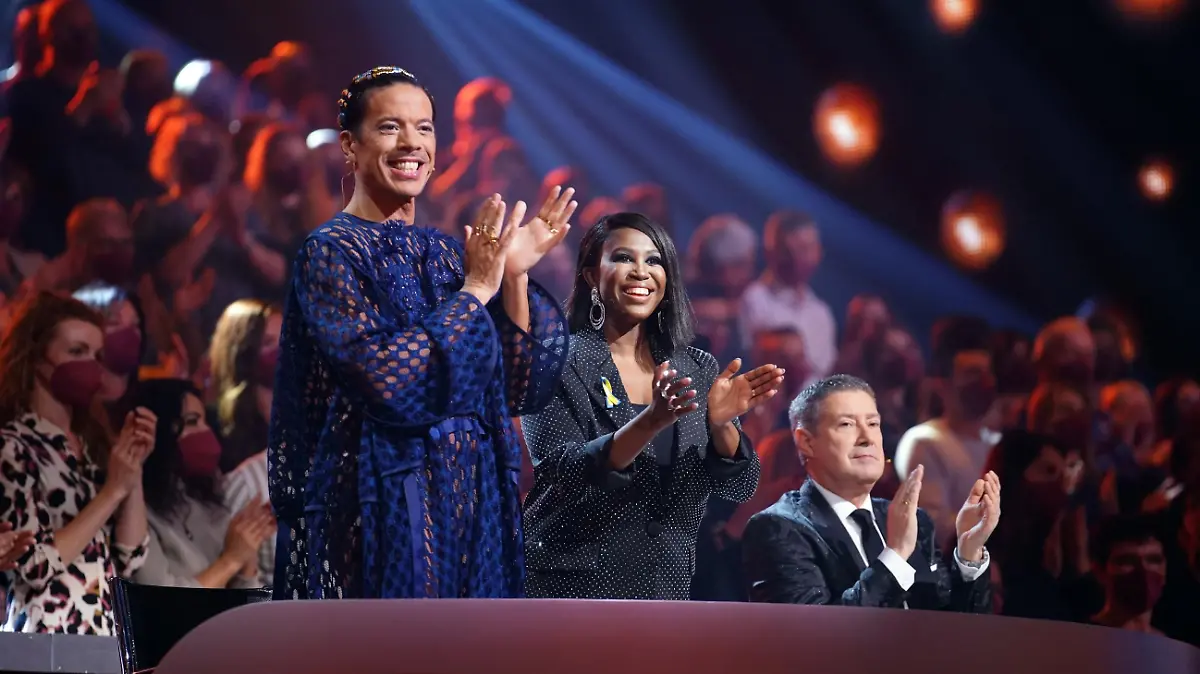 Die Jury: Jorge González (l.), Motsi Mabuse und Joachim Llambi.

Die Verwendung des sendungsbezogenen Materials ist nur mit dem Hinweis und Verlinkung auf RTL+ gestattet.