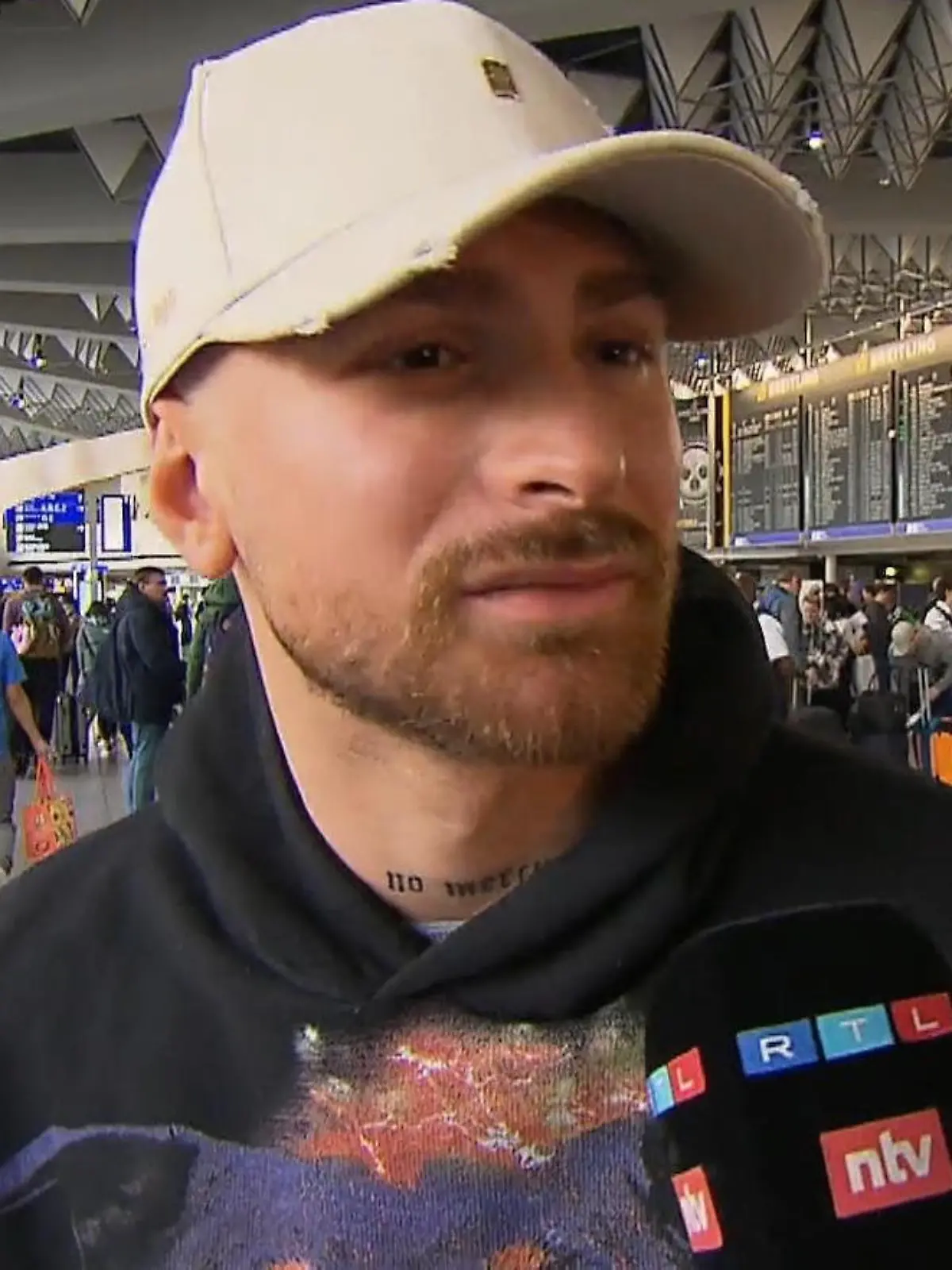 Gigi "Luigi" Birofio kurz vor seinem Abflug in Richtung australisches Dschungelcamp