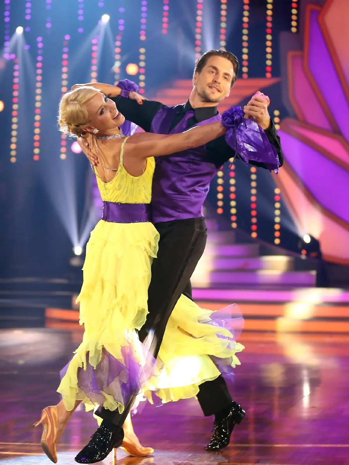 Alexander Klaws und Isabel Edvardsson       Verwendung der Bilder für Online-Medien ausschließlich mit folgender Verlinkung:'Alle Infos zu 'Let's Dance' im Special bei RTL.de: www.rtl.de/cms/sendungen/lets-dance.html