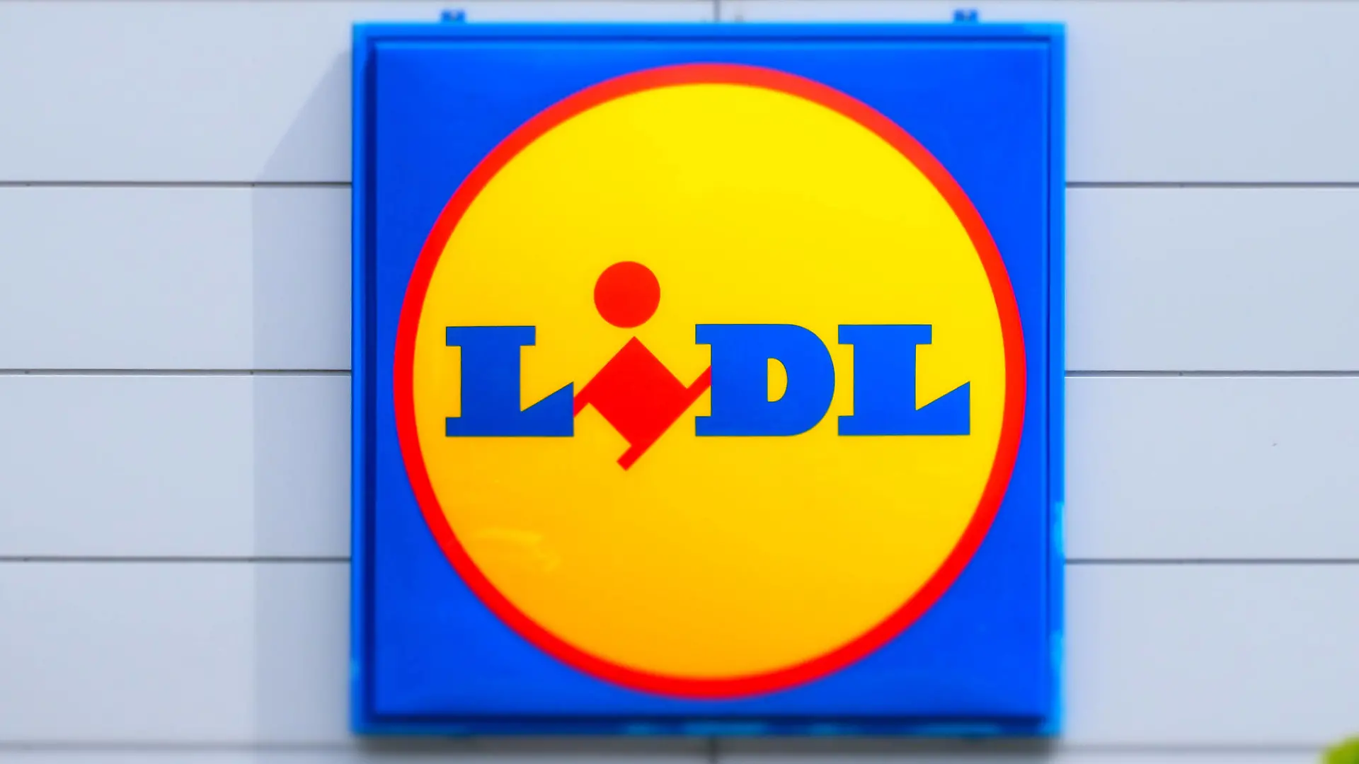 Düsseldorf 31.07.2021 Lidl Discounter Supermarkt Logo Filiale Düsseldorf Nordrhein-Westfalen Deutschland *** Düsseldorf 31 07 2021 Lidl discount supermarket logo branch Düsseldorf North Rhine-Westphalia Germany