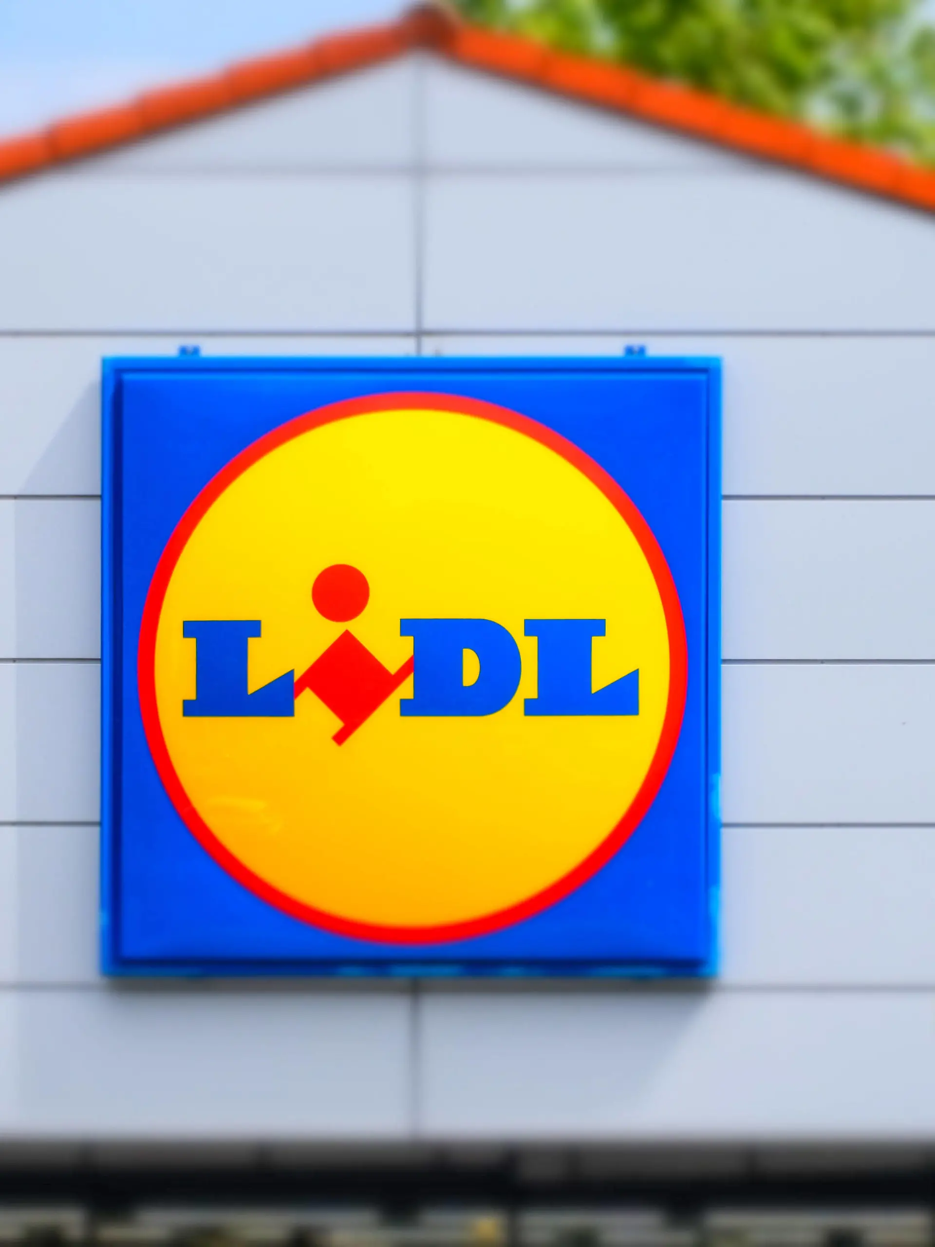  Düsseldorf 31.07.2021 Lidl Discounter Supermarkt Logo Filiale Düsseldorf Nordrhein-Westfalen Deutschland *** Düsseldorf 31 07 2021 Lidl discount supermarket logo branch Düsseldorf North Rhine-Westphalia Germany 