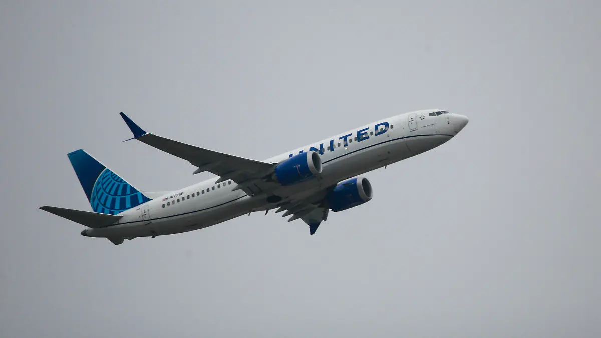 A United Airlines plane departs from George Bush Intercontinental Airport (IAH) in Houston, Texas on December 22, 2022. (Photo by Reginald Mathalone/NurPhoto)