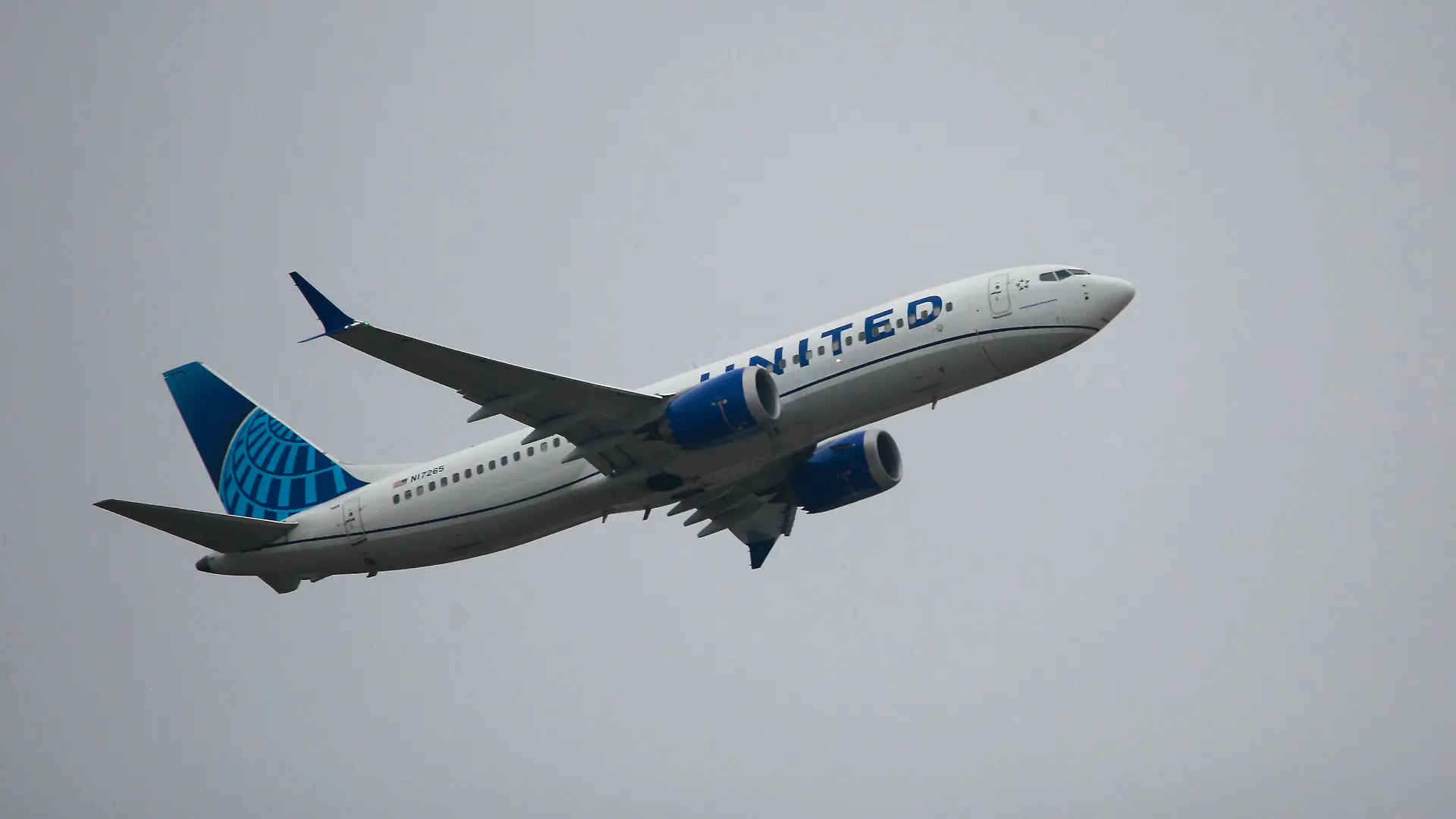 A United Airlines plane departs from George Bush Intercontinental Airport (IAH) in Houston, Texas on December 22, 2022. (Photo by Reginald Mathalone/NurPhoto)