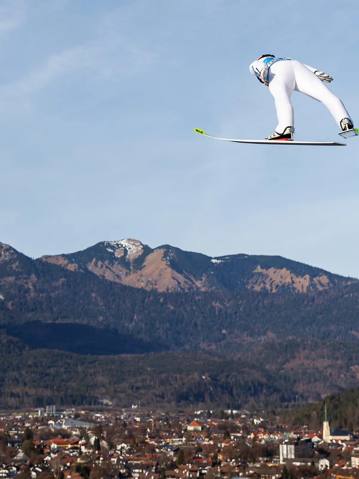 31.12.2022, Bayern, Garmisch-Partenkirchen: Ski nordisch/Skispringen, Weltcup, Vierschanzentournee, Großschanze, Herren, Training: Stefan Kraft (Österreich) in Aktion. Foto: Daniel Karmann/dpa +++ dpa-Bildfunk +++