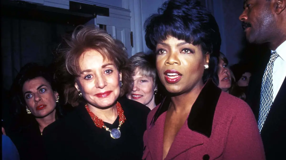  I6950.OPRAH WINFREY AND BARBARA WALTERS 10/1994. / OPRAHWINFREYRETRO  - ZUMAbu2_