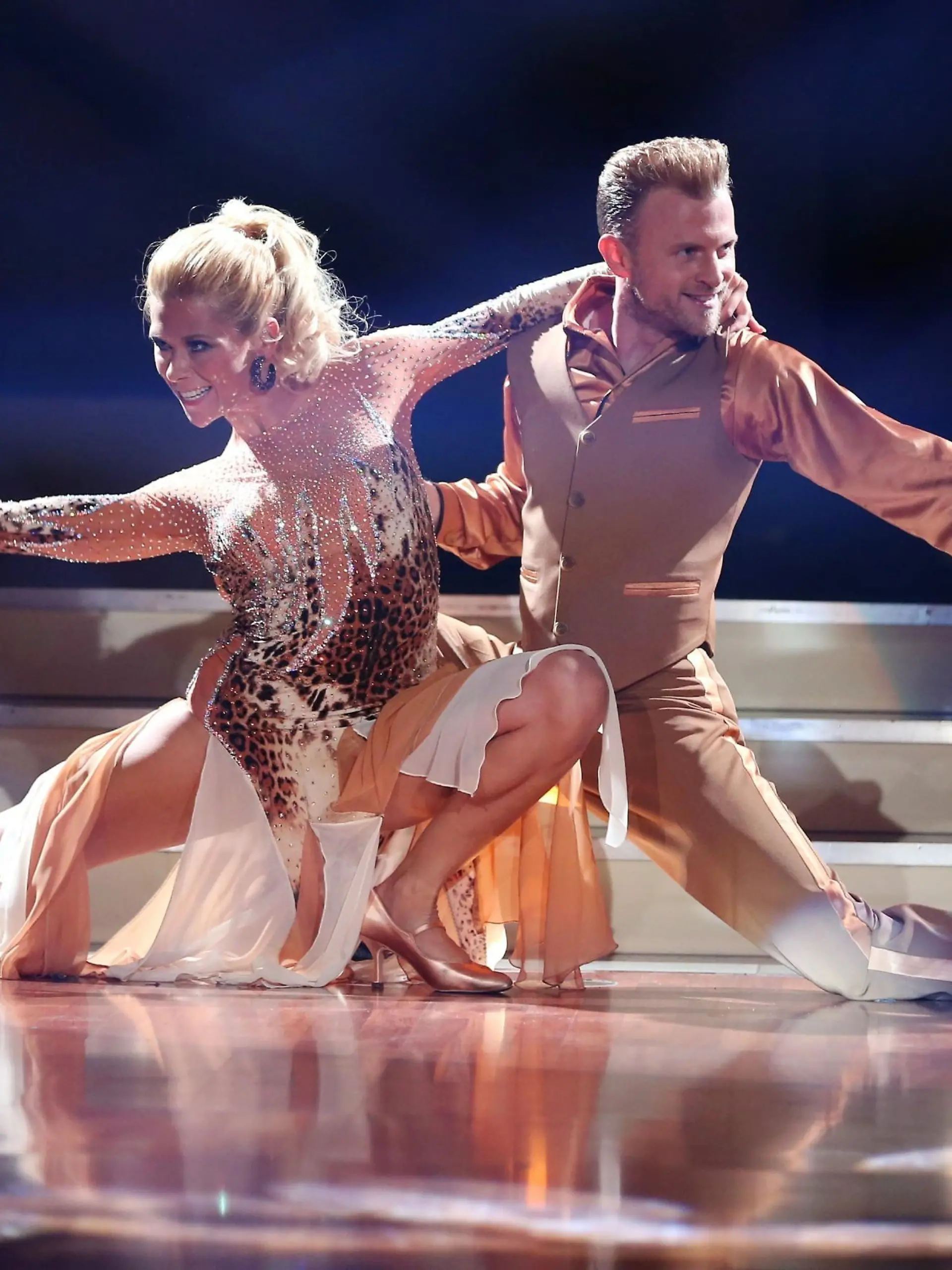 Tanja Szewczenko und Willi Gabalier       Verwendung der Bilder für Online-Medien ausschließlich mit folgender Verlinkung:"Alle Infos zu "Let's Dance" im Special bei RTL.de: www.rtl.de/cms/sendungen/lets-dance.html