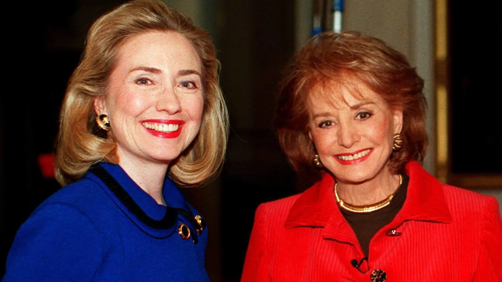 First Lady Hillary Rodham Clinton (li., USA) und Fernsehmoderatorin Barbara Walters (re., USA) in Washington D.C. - WAP9601121019258-340  