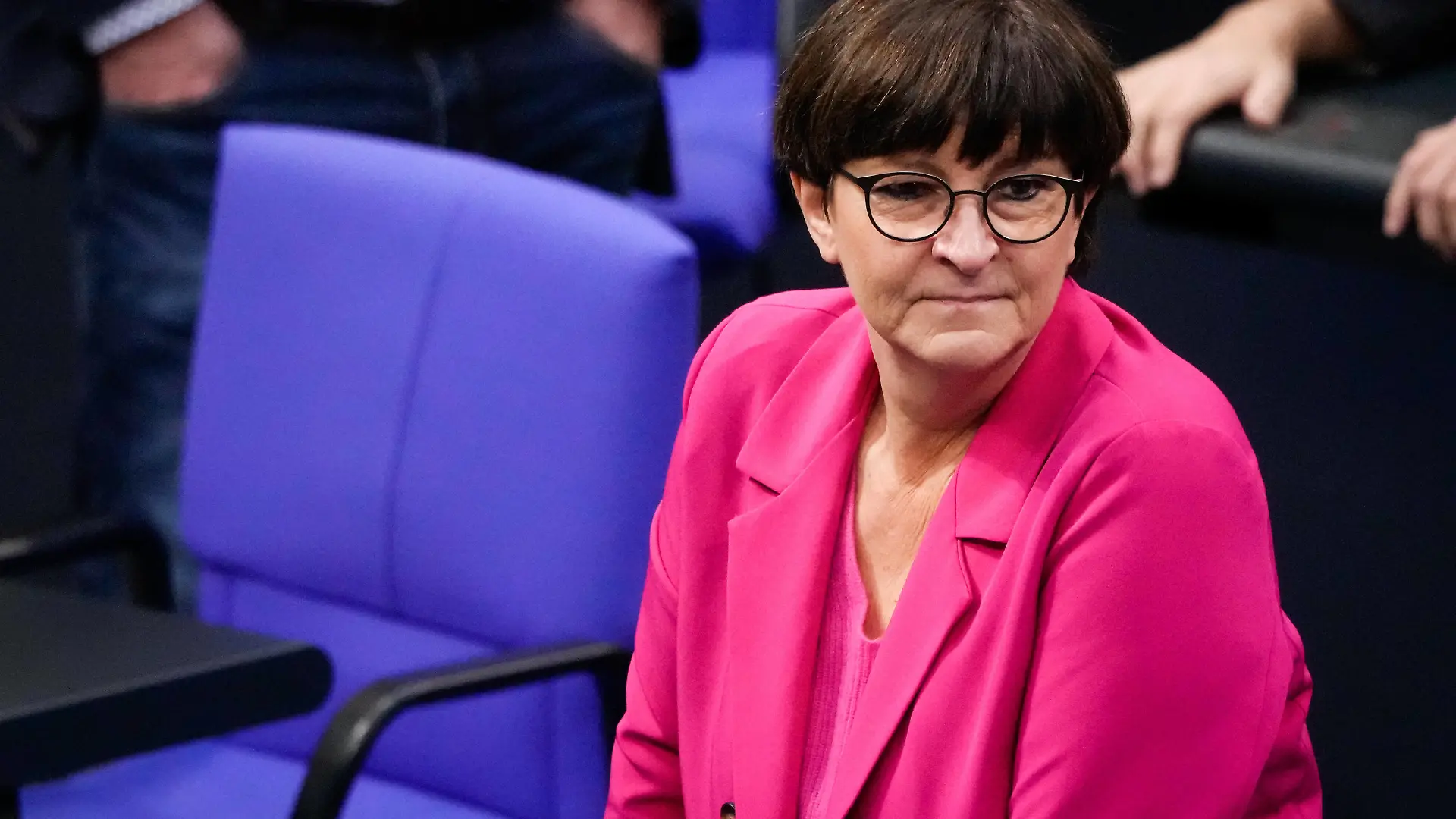 75. Bundestagssitzung und Debatte Aktuell,14.12.2022 Berlin, Saskia Esken von der Partei SPD im Portrait im Plenum zur Debatte Regierungserklaerung zum EU-ASEAN-Gipfel und EU-Rat bei der 75. Sitzung des Deutschen Bundestag in Berlin Berlin Berlin Deutschland *** 75 Bundestag session and debate Current,14 12 2022 Berlin, Saskia Esken of the party SPD in the portrait in the plenum to the debate government statement on the EU ASEAN Summit and EU Council at the 75 session of the German Bundestag in Berlin Berlin Germany