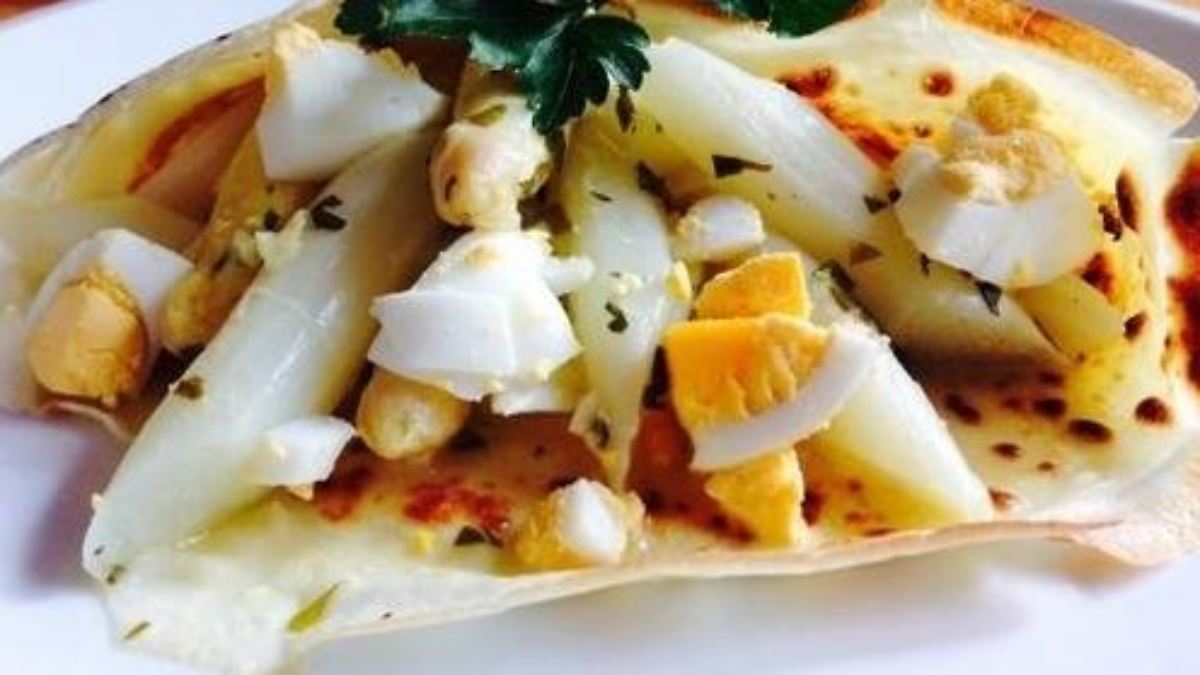 Omas warmer Spargelsalat mit Crêpes
