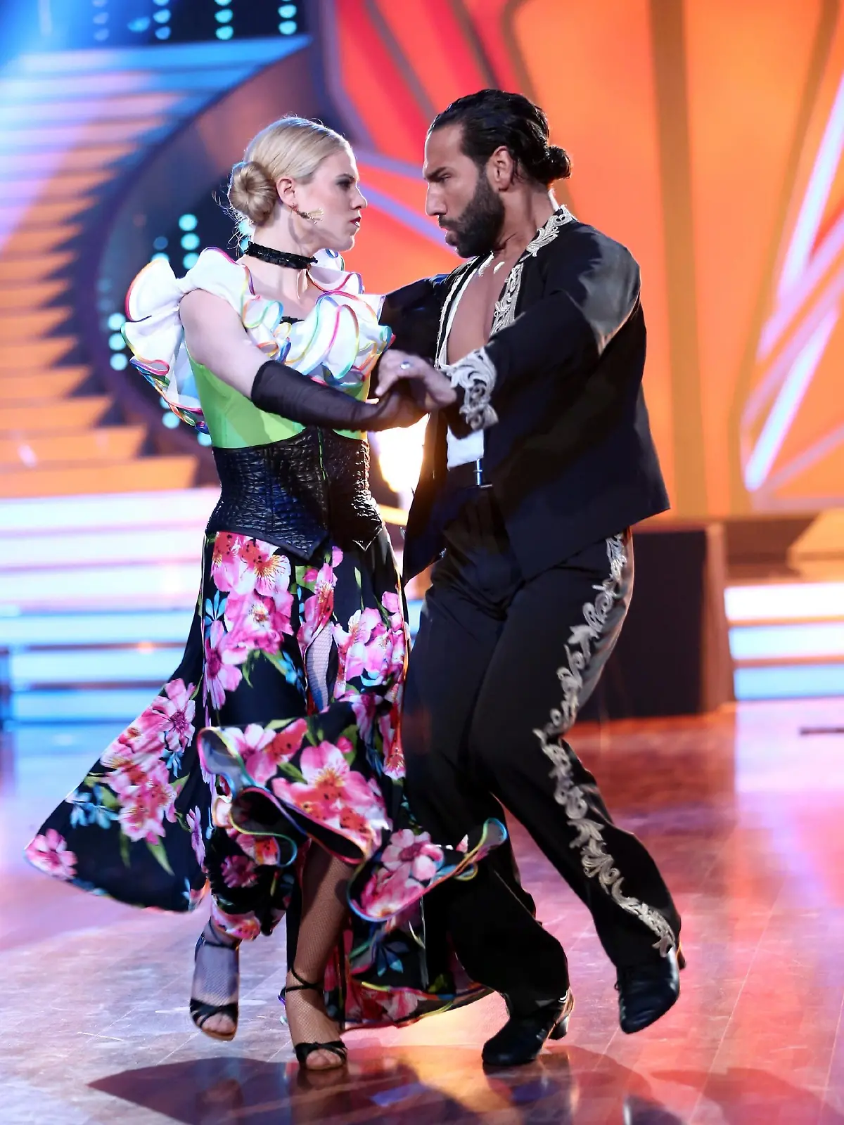 Larissa Marolt und Massimo Sinató      Verwendung der Bilder für Online-Medien ausschließlich mit folgender Verlinkung:"Alle Infos zu "Let's Dance" im Special bei RTL.de: www.rtl.de/cms/sendungen/lets-dance.html
