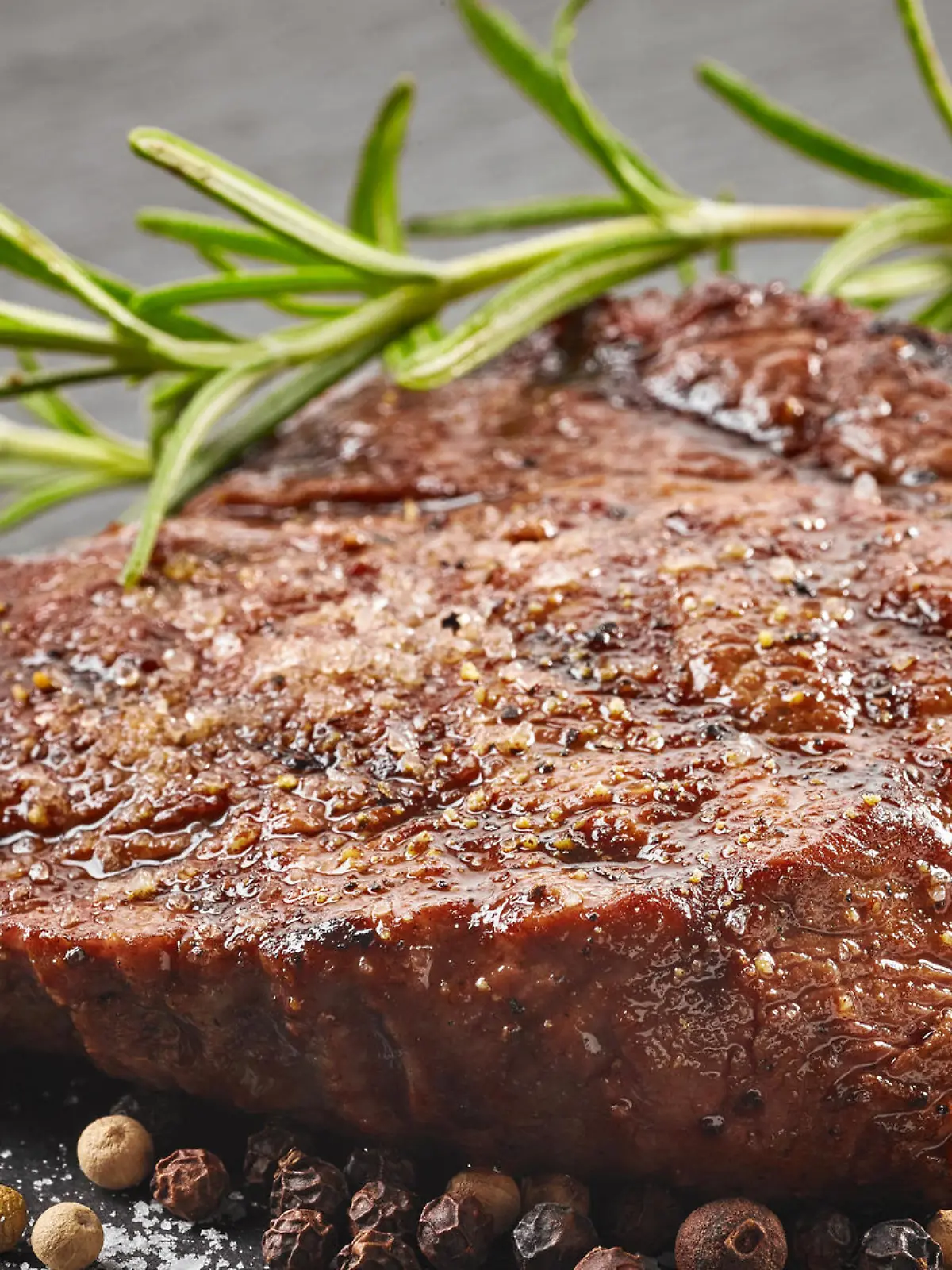 Bild zu: "So wird Ihr Steak so richtig saftig!"
