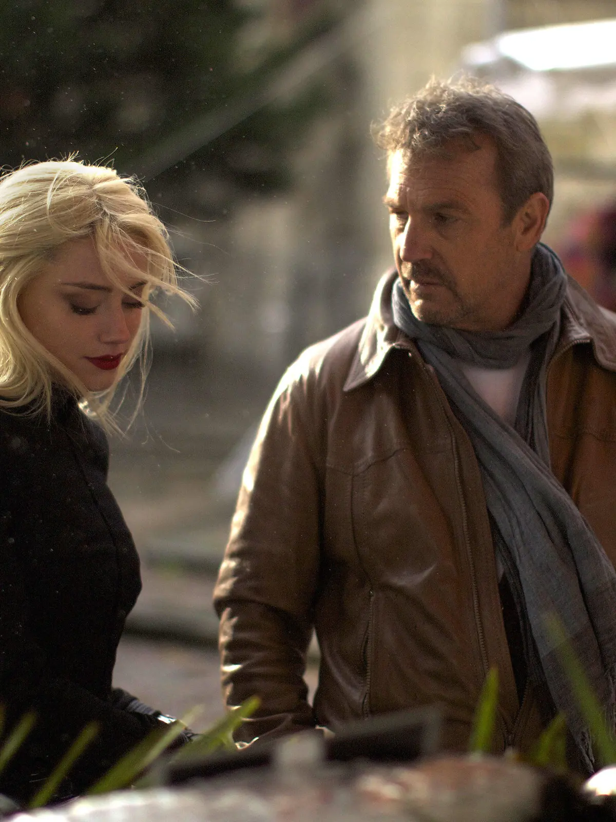 HANDOUT - CIA-Agent Ethan Renner (Kevin Costner) und seine Chefin Vivi (Amber Heard) - eine Szene aus dem Film "3 Days To Kill" (undatierte Aufnahme). Der Actionfilm kommt am 08.05.2014 ins Kino. dpa (zu dpa-Kinostarts vom 05.05.2014) ACHTUNG: Nur zur redaktionellen Verwendung im Zusammenhang mit der Berichterstattung über den Film und nur bei Nennung Foto: 3DTK/Universum Film/dpa +++(c) dpa - Bildfunk+++