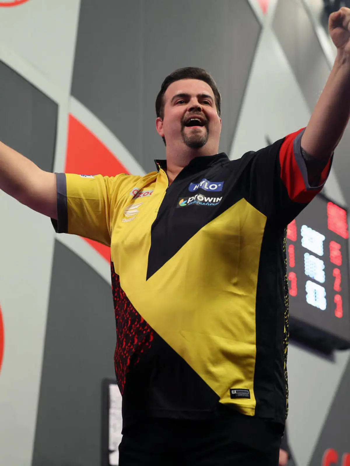 Es ist der Wahnsinn. Gabriel Clemens hat bei der Darts-WM Geschichte geschrieben. Mit einem souveränen Erfolg über den Schotten Alan Soutar zieht er ins Viertelfinale der Darts-WM ein – als erster Deutscher überhaupt. Doch jetzt wartet im „Ally Pally“ die schwierigste aller Prüfungen.