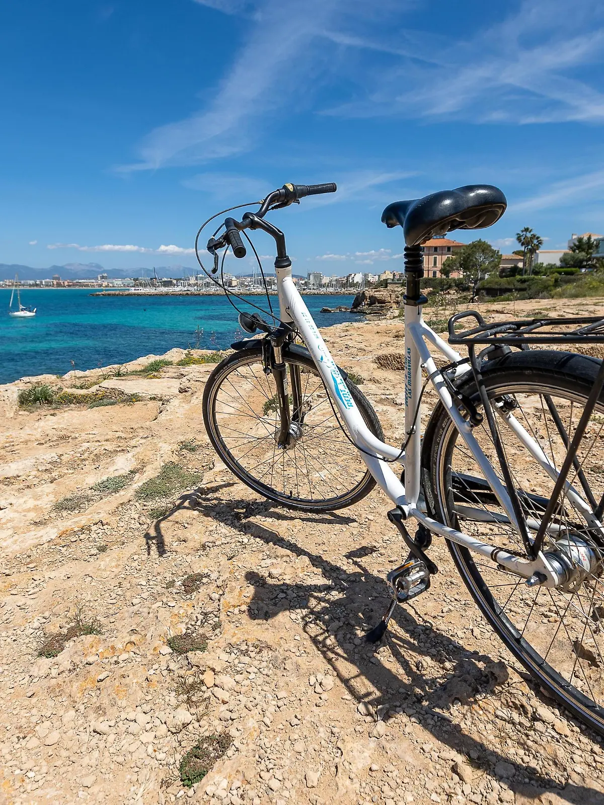 Themenbilder: Urlaub auf Mallorca, Blick auf Meer, Outdoor Aktivitaet, Playa Calo de Sant Antoni, 25.04.2022, Foto: DROFITSCH/EIBNER