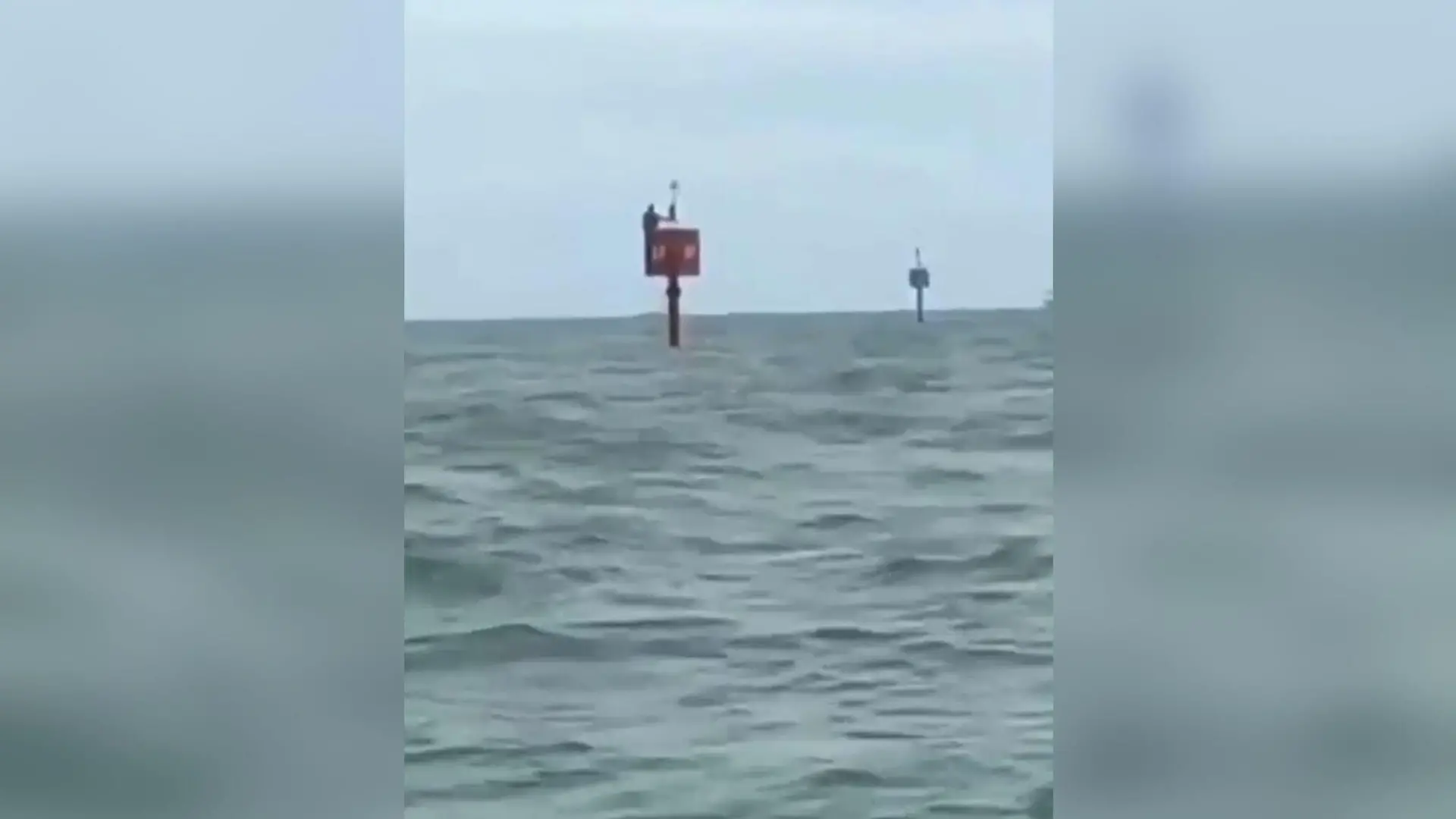 Rettung von der Boje nach 2 Tagen.