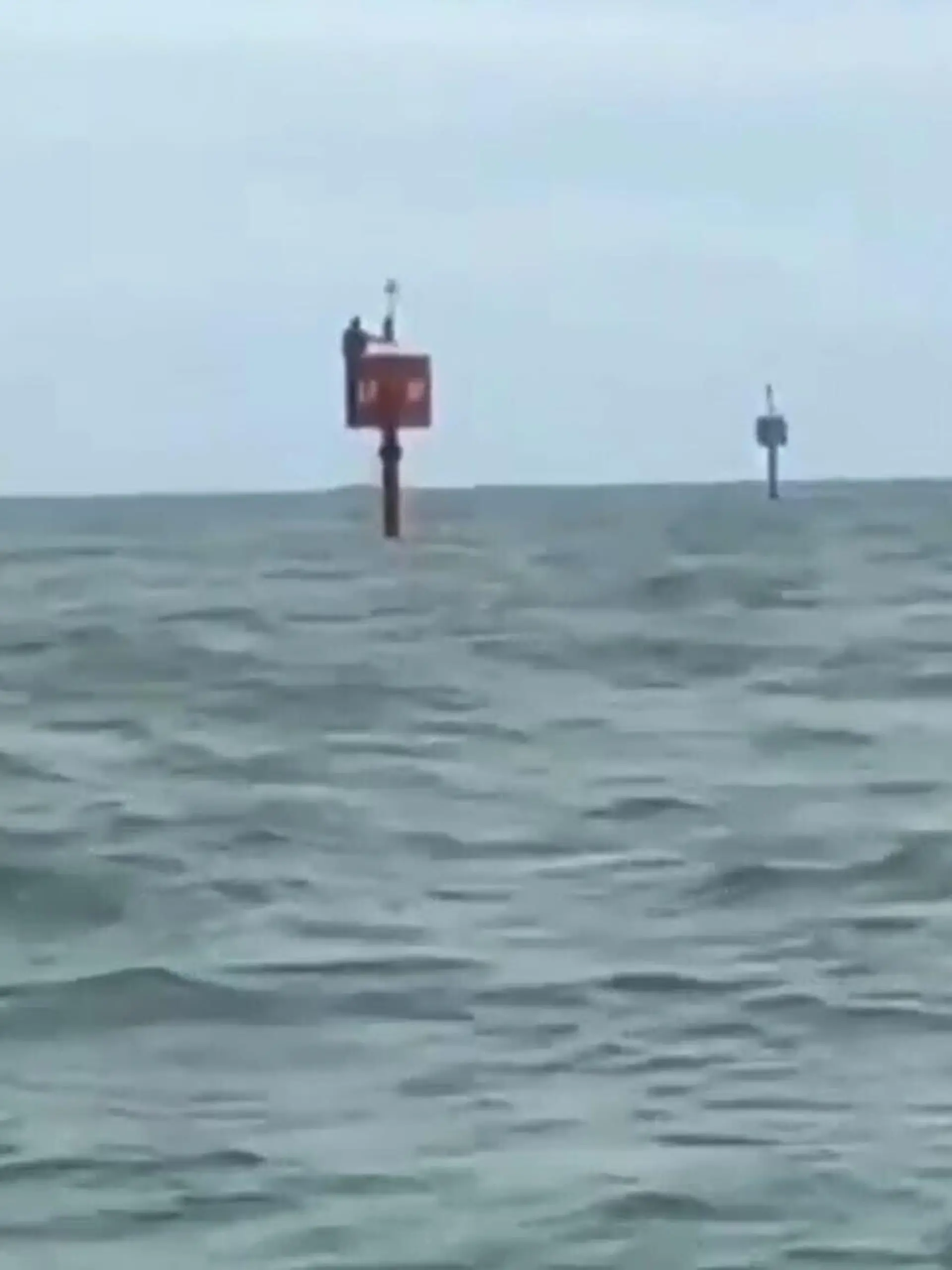 Rettung von der Boje nach 2 Tagen.