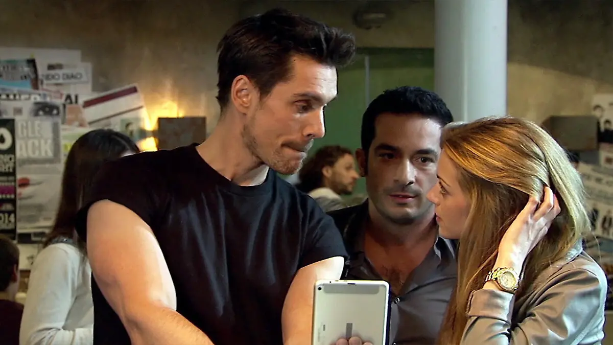 Fliegt der Sex von Emily & David auf? Tayfun platzt ins "Mauerwerk"