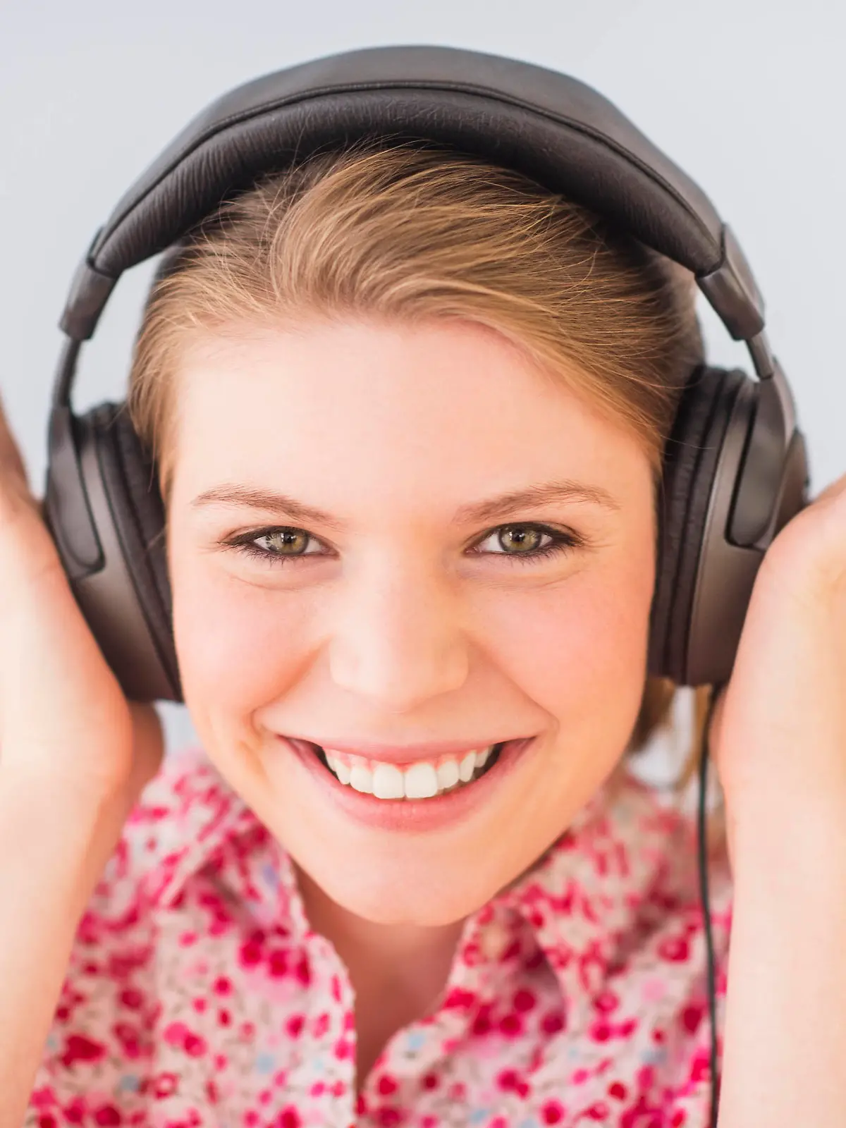 Portrait of woman in headphones, Portrait der Frau in den Kopfhoerern Keine Weitergabe an Drittverwerter.