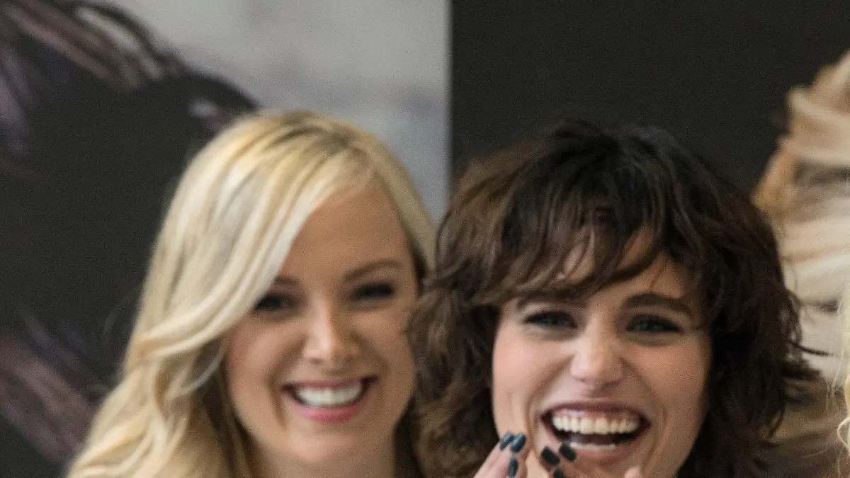 Die Models Miriam (l-r), Jill, Selina und Kim präsentieren am 20.03.2017 in Düsseldorf (Nordrhein-Westfalen) bei einer Pressekonferenz zur Friseurmesse Top Hair neue Trendfrisuren. Am 1. und 2. April werden auf der Friseurmesse Top Hair die neuesten Trend des Friseur-Gewerbes gezeigt. Foto: Federico Gambarini/dpa +++(c) dpa - Bildfunk+++