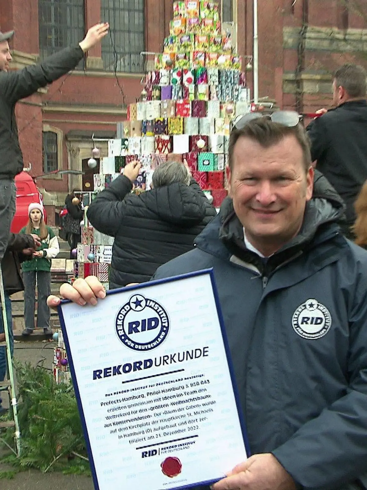 Olaf Kuchenbecker mit Rekord-Urkunde