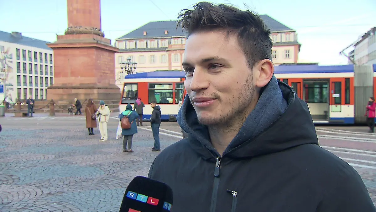 Voxpops zu Silvesterfeuerwerk in Darmstadt.