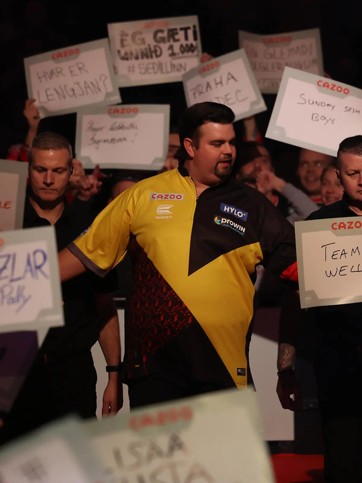  RECORD DATE NOT STATED 27th December 2022, Alexandra Palace, London, England 2022/23 PDC Cazoo World Darts Championships Day 10 Evening Session Gabriel Clemens is introduced to the crowd for his match with Jim Williams PUBLICATIONxNOTxINxUK ActionPlus12461336 ShaunxBrooks