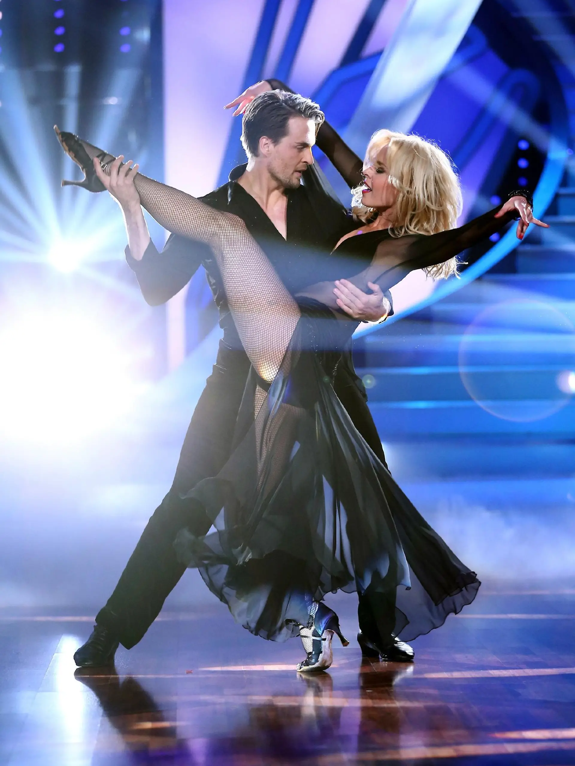 Alexander Klaws und Isabel Edvardsson    Verwendung der Bilder für Online-Medien ausschließlich mit folgender Verlinkung:'Alle Infos zu 'Let's Dance' im Special bei RTL.de: www.rtl.de/cms/sendungen/lets-dance.html