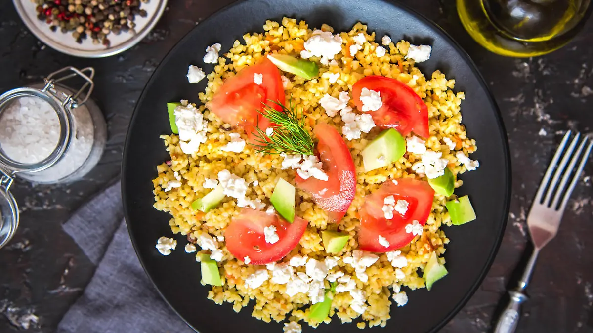 Bulgur-Salat mit Feta und Tomaten