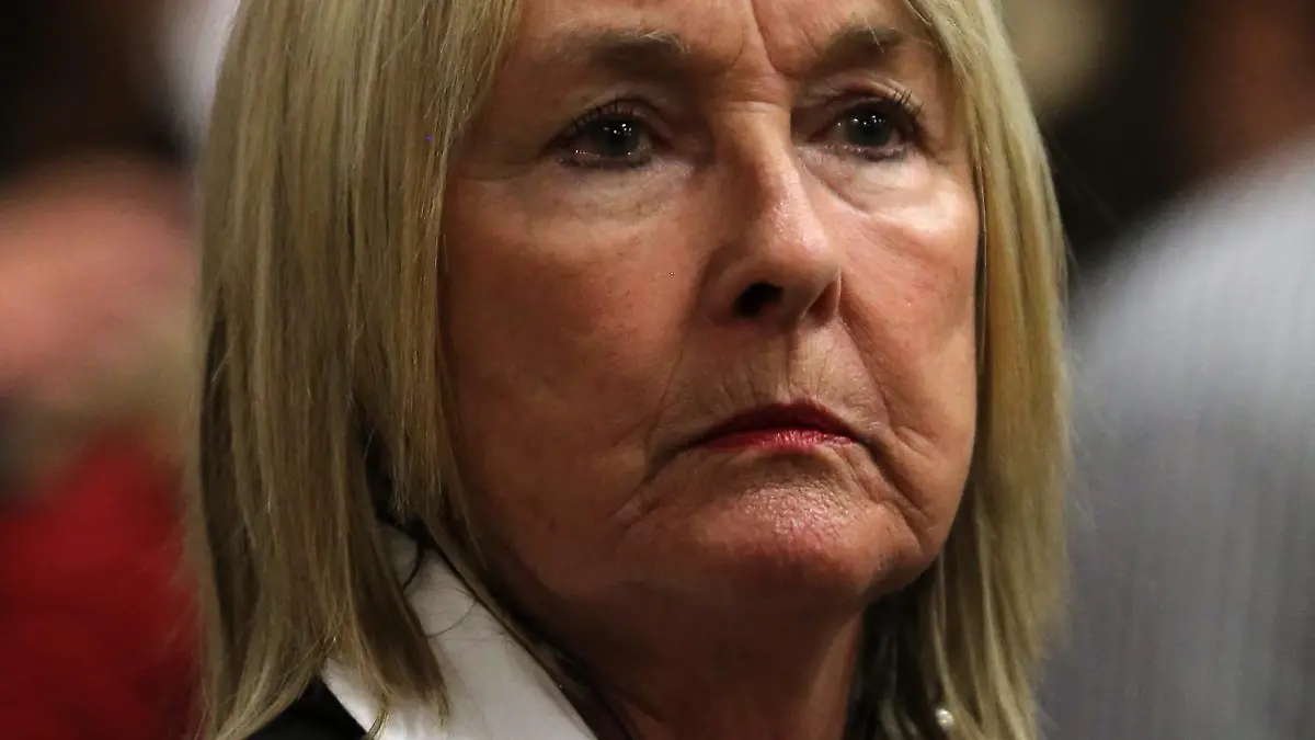 epa04157701 June Steenkamp, mother of Reeva Steenkamp, is seen during the murder trial of South African Paralympic athlete Oscar Pistorius at the North Gauteng High Court, Pretoria, South Africa, 07 April 2014. Pistorius is accused of the murder of his model girlfriend Reeva Steenkamp in February 2013. Pistorius is due to take the stand this week as part of his defense against the charges of murder. EPA/THEMA HADEBE / POOL +++(c) dpa - Bildfunk+++