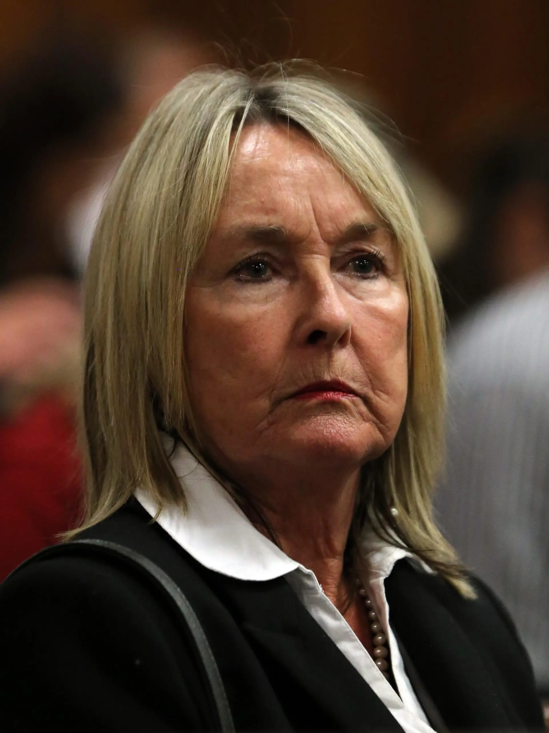 epa04157701 June Steenkamp, mother of Reeva Steenkamp, is seen during the murder trial of South African Paralympic athlete Oscar Pistorius at the North Gauteng High Court, Pretoria, South Africa, 07 April 2014. Pistorius is accused of the murder of his model girlfriend Reeva Steenkamp in February 2013. Pistorius is due to take the stand this week as part of his defense against the charges of murder. EPA/THEMA HADEBE / POOL +++(c) dpa - Bildfunk+++