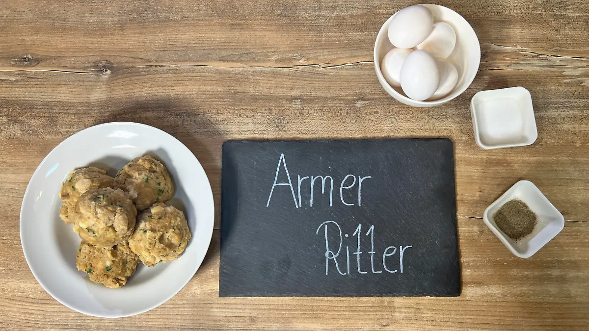 Auf diesen Bild sehen Sie alle benötigten zutaten und eine Schiefertafel auf der rechten Seite mit der Aufschrift: Armer ritter