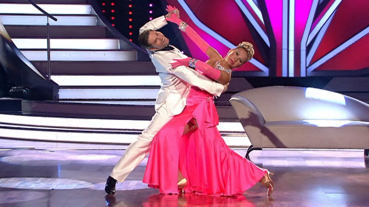 Carmen Geiss mit ihrem Slowfox zu "Material Girl" Let's Dance 2014: Zweite Liveshow