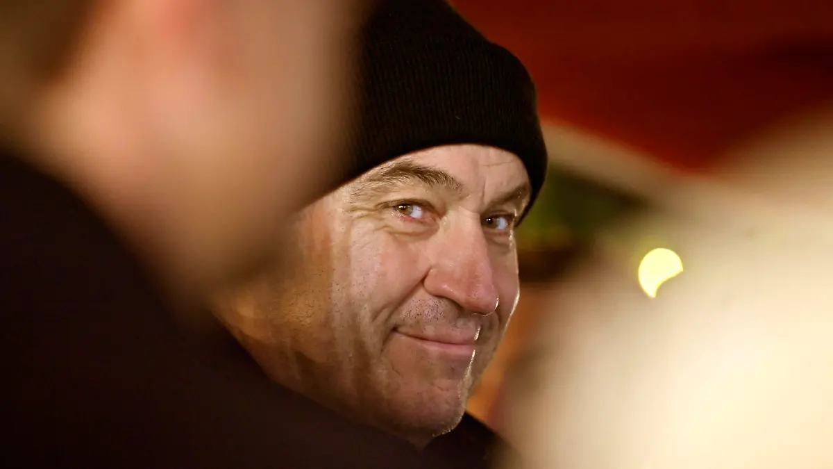 Markus Söder beim Besuch des Nürnberger Christkindlesmarktes. Nürnberg, 20.12.2022 *** Markus Söder visiting the Nuremberg Christmas Market Nuremberg, 20 12 2022 Foto:xD.xAnoraganingrumx/xFuturexImage 